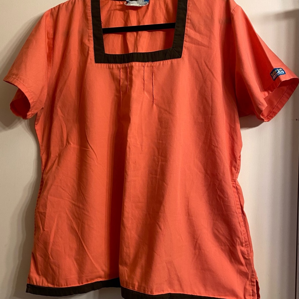 Butter Soft coral brown color 2 pockets square neck scrub top size L or XL